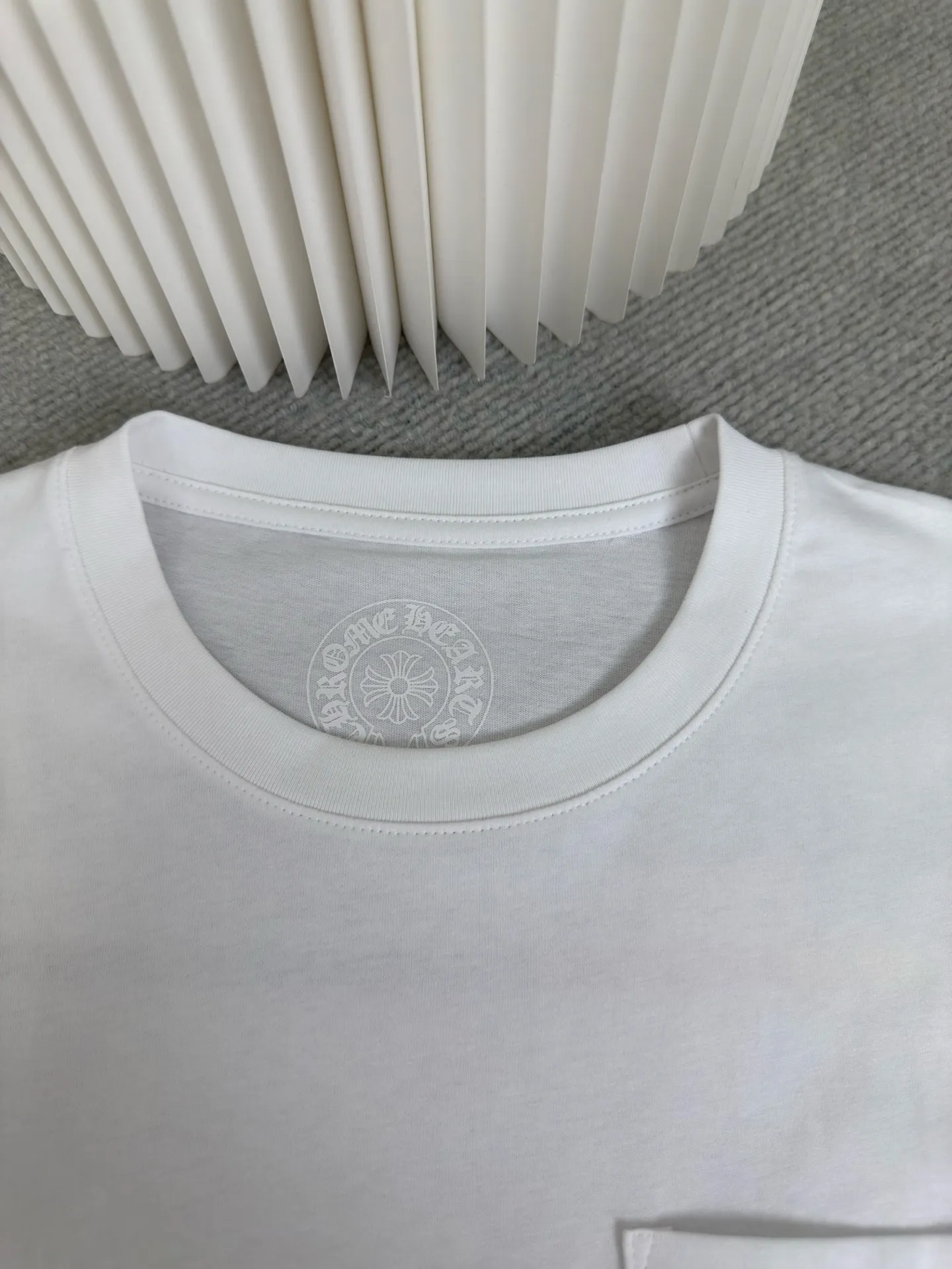 P240 Chrome Hearts Energy Bar Short Sleeves Authentic Open Edition - Physical Counter - Top Luxury Quality 🆚 Instant sale of all editions on the market Fabric is made of 26 weave 200g cotton material Printing is ink printing Customized accessories Size S M L